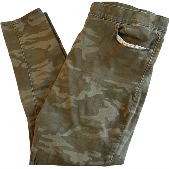 Levi’s Green Camouflage High Rise Jeggings